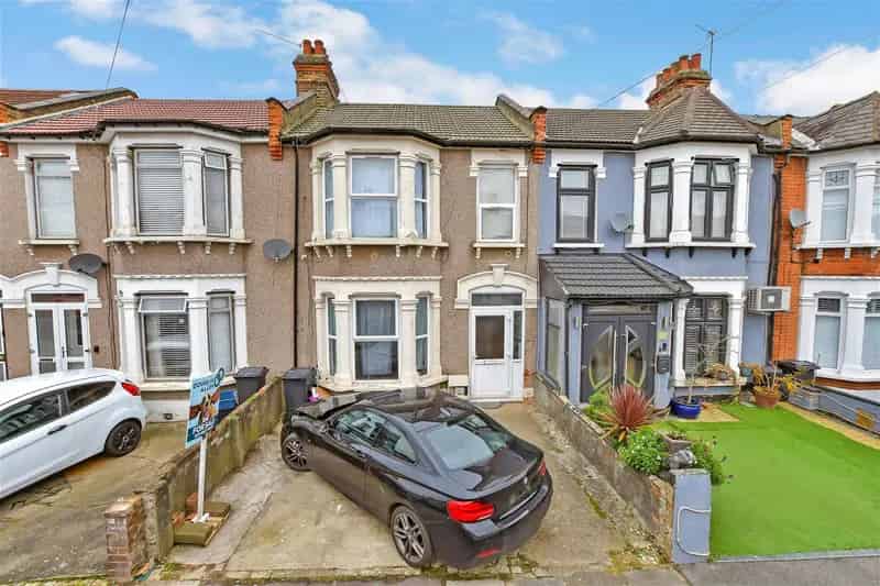 3 Bedroom Terraced House for Sale Near Ilford Station