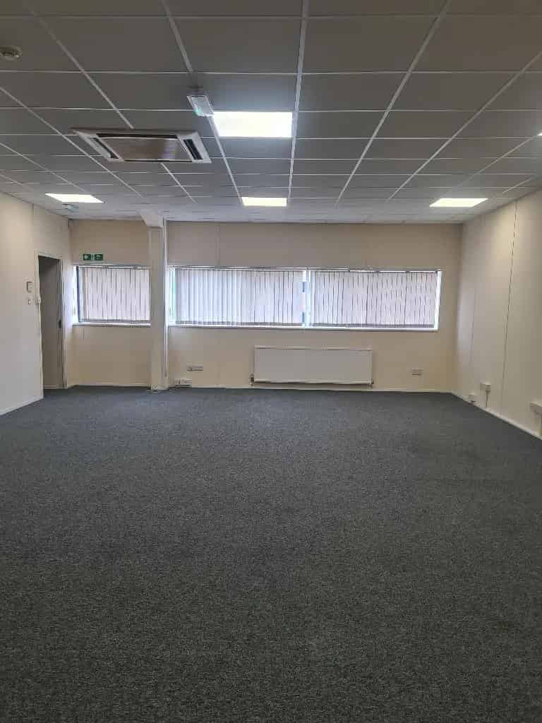 1980s Modern Terrace Industrial Unit For Lease