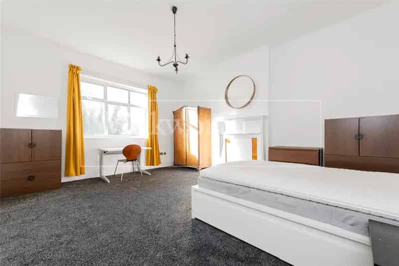 2 Bedroom Duplex Apartment in London - Penthouse Style with Roof Terrace