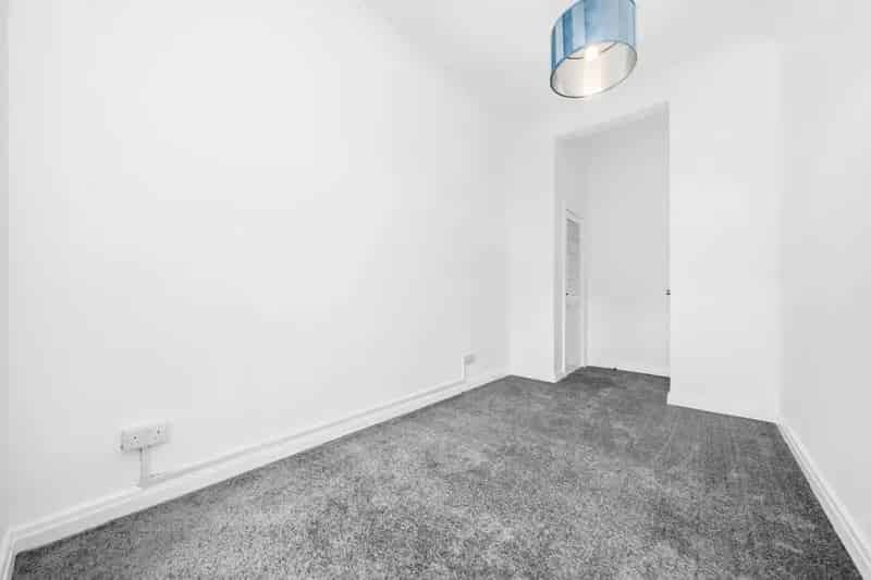 1 Bedroom Flat Near Glasgow Queen Elizabeth Hospital