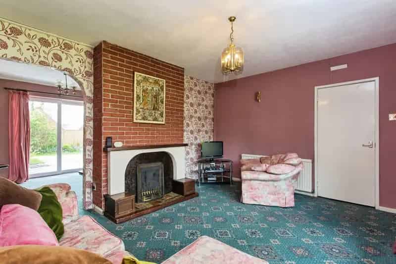 Spacious 3 Bed Semi-Detached Home Near Train Station