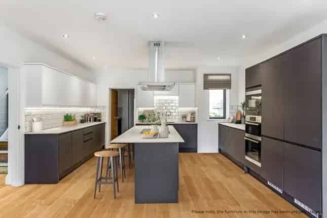 Five Bedroom Detached House for Sale