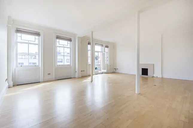 Flat to rent in Palace Gate, London W8