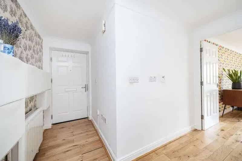 2 Bed Flat for Sale Near Mile End Park
