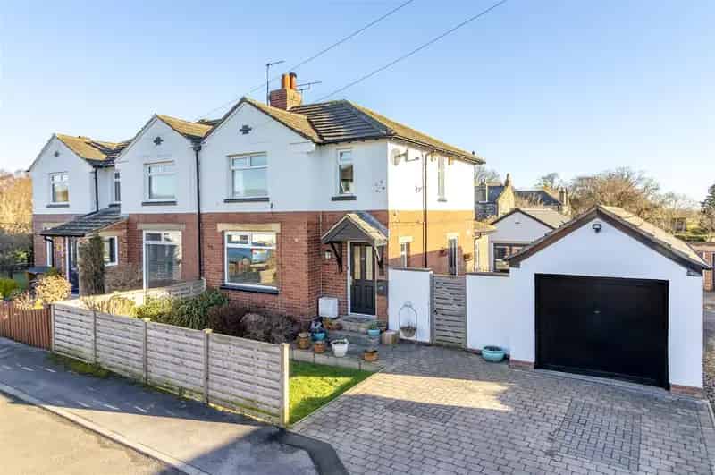 4 Bedroom Semi Detached House with Annex to Rent