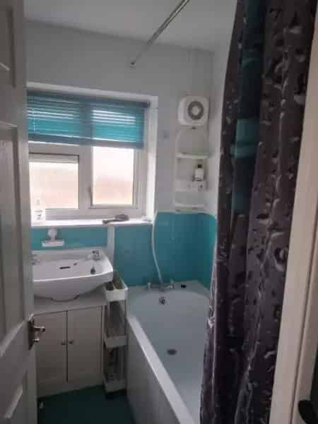 2 Bed Semi Detached House Near Schools and Amenities