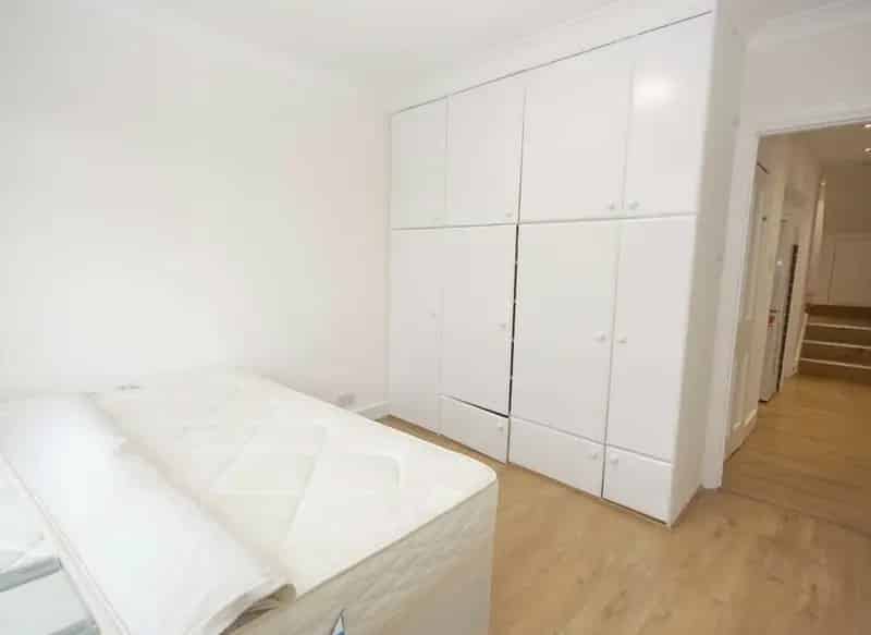 Ground Floor 2-Bedroom Apartment with Garden