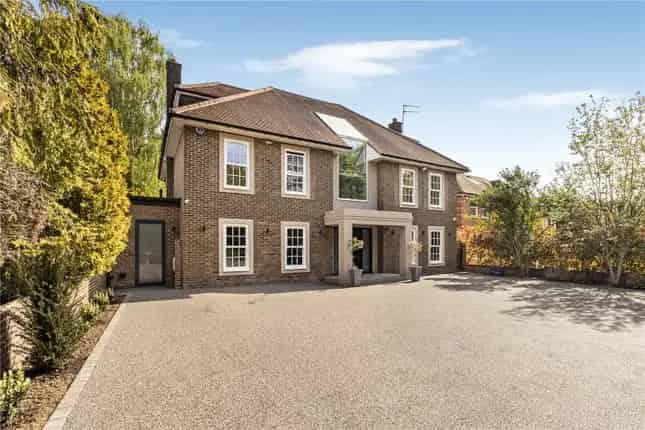 6 Bedroom Family Home for Sale in Mill Hill London