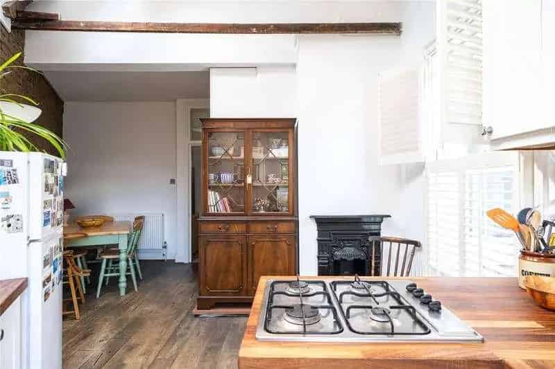2 bed flat for sale
