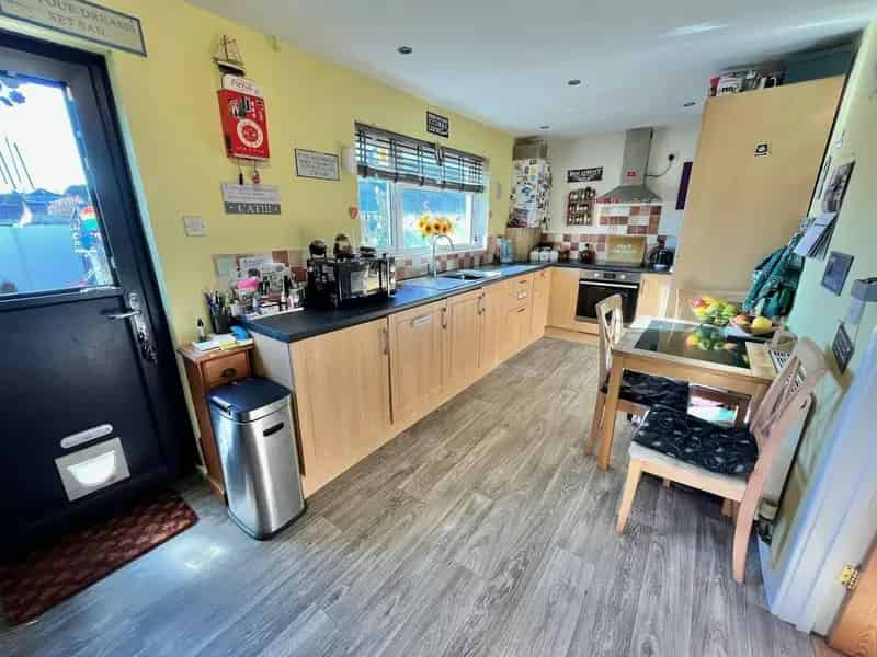 Lovely 2-Bed House in Saltash Freehold Great Investment