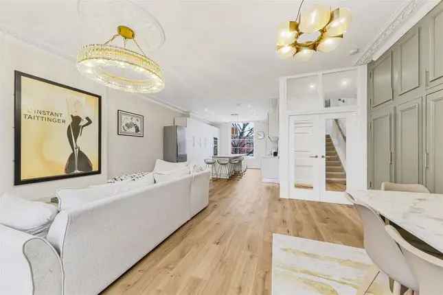 Maisonette for sale in Warwick Avenue, Little Venice, London W9