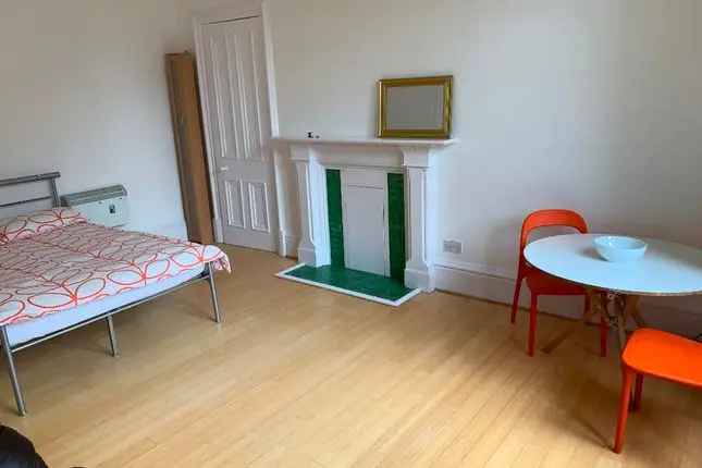 Flat to rent in Dundonald Road, Dowanhill, Glasgow G12