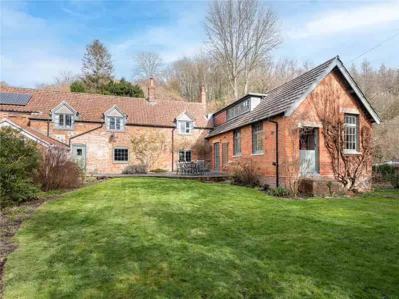 Semi-Detached House for sale with 4 bedrooms, Low Road, Little Cheverell