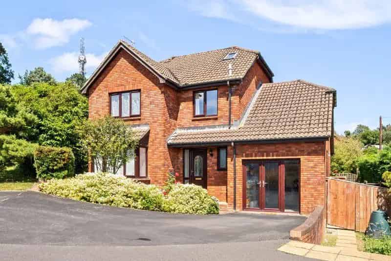 4 bedroom detached house for sale