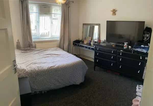 1 Bedroom Ground Floor Maisonette Near Central Line