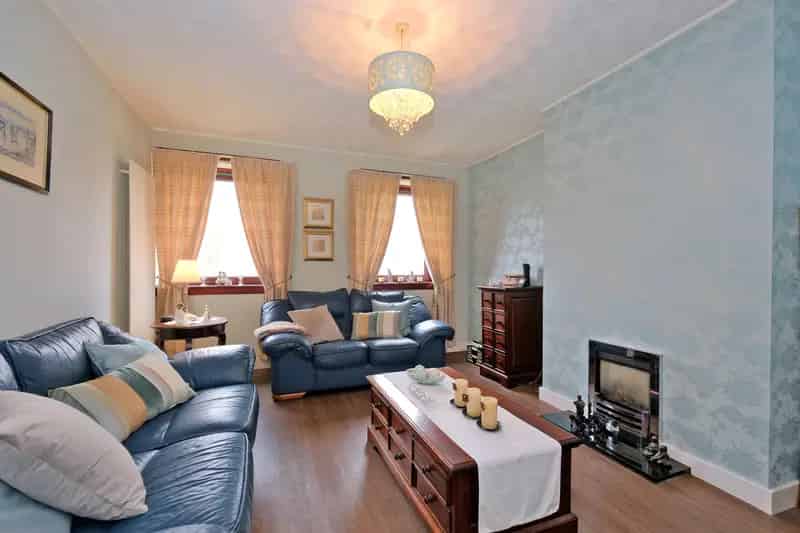 Three Bedroom Ground Floor Flat with Private Garden