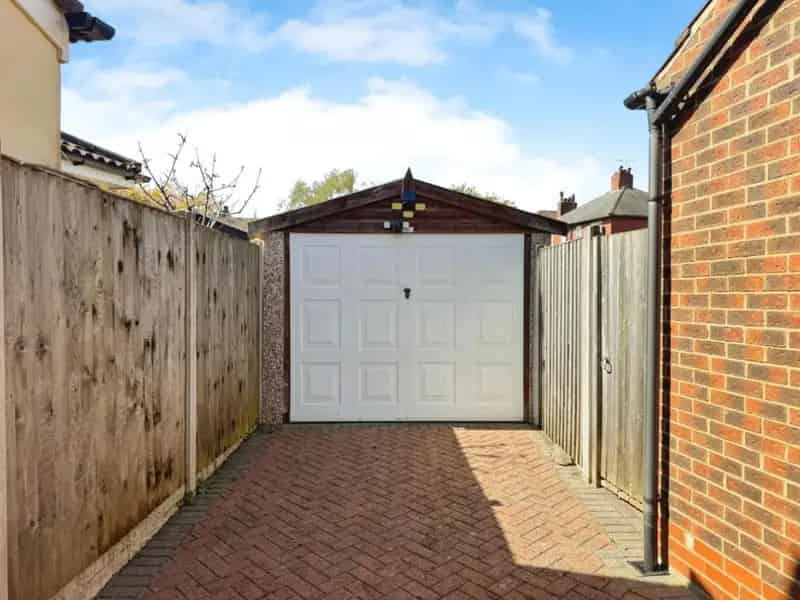 3 Bed Semi-Detached House for Sale - Large Garden & Garage