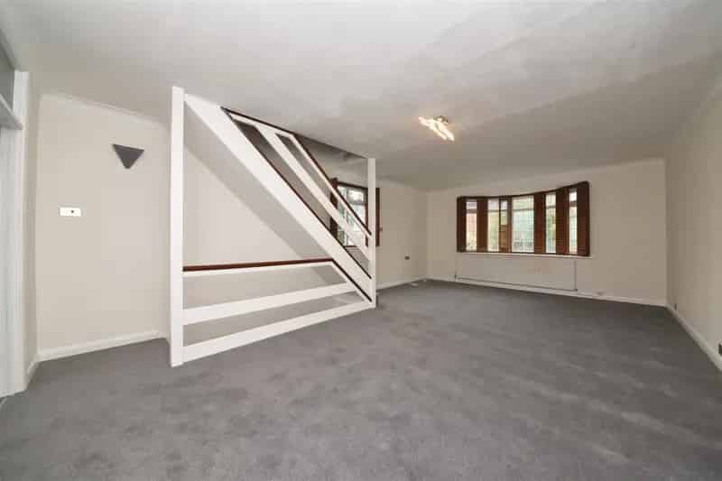 4 Bedroom End of Terrace House to Rent
