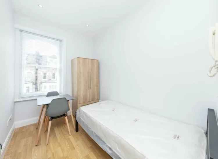 Bright Studio Flat near West Kensington Tube