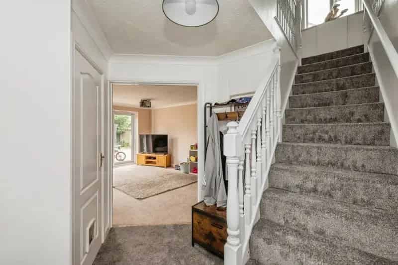 Three Bedroom Detached House Bradwell Ample Parking Garage