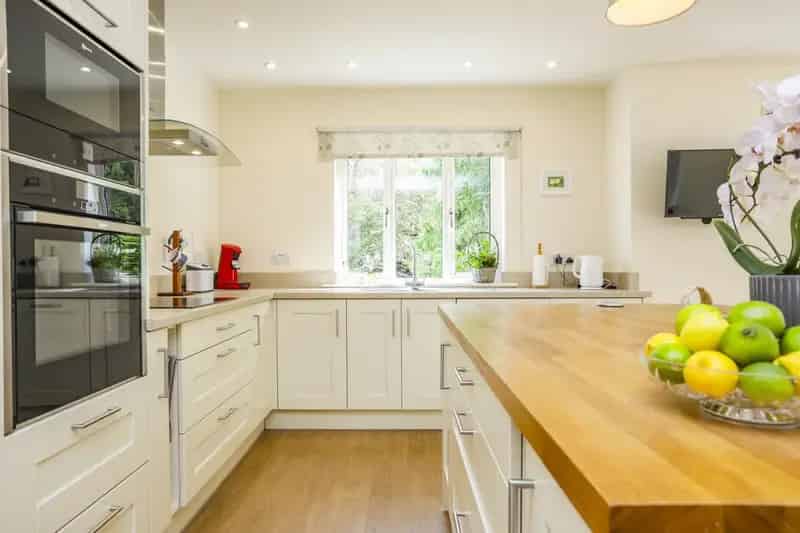 23 Bedroom Detached House with 05 Acre Plot and Pond