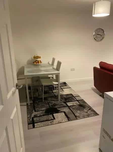 Three Bedroom Flat Near Underground Shops Schools