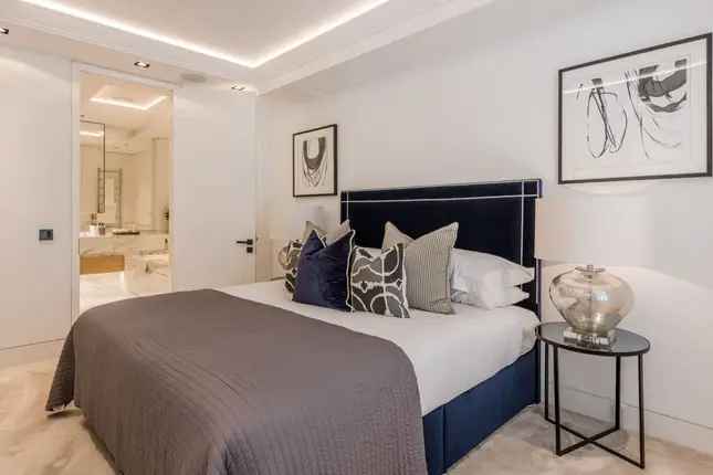 Flat for sale in Holland Street, Kensington, London W8