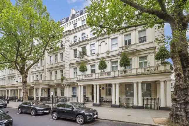 Flat for sale in Queen's Gate, South Kensington SW7