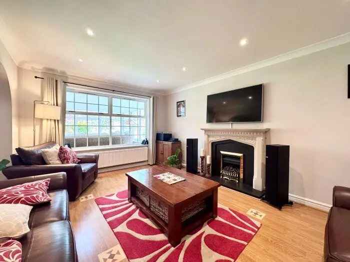 5 bedroom detached house for sale