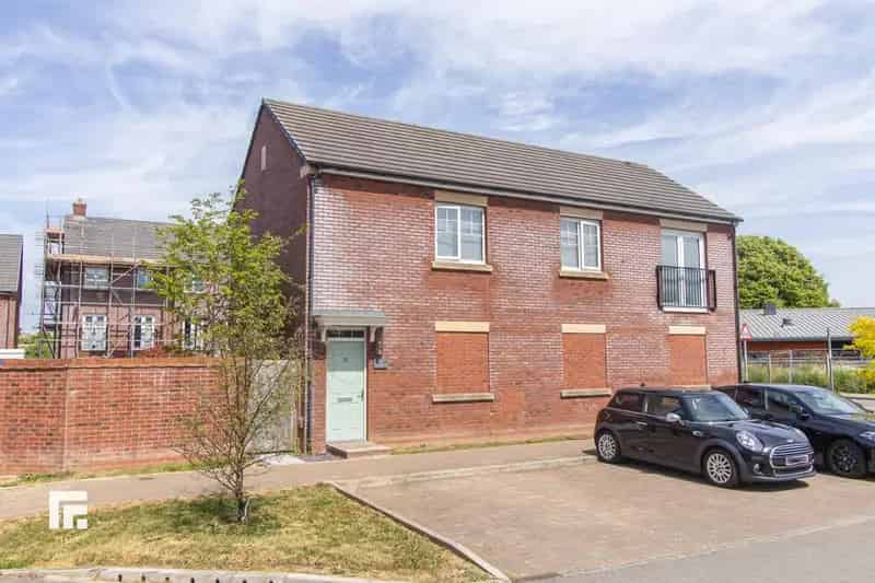 2 Bedroom Maisonette to Rent Canton Detached Coach House Garden Garage