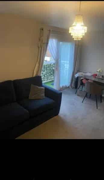 Large 2 Bedroom Ground Floor Maisonette Near Salisbury