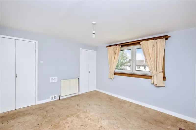 2 Bed Flat Top Floor Gracemount 1 Reception Room Private Balcony Garden