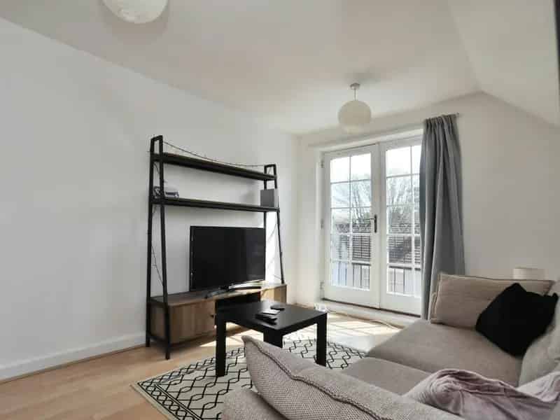 1-Bed Flat for Sale Leasehold Well Maintained Good Condition Ideal for First Time Buyers and Investors
