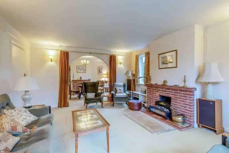 3/4 Bed Detached House City Location Ample Parking South Facing Plot