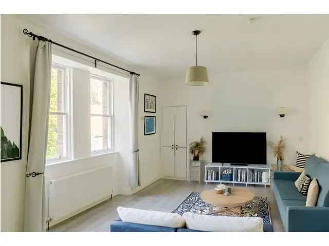 1 Bedroom Flat for Sale in Edinburghs Dean Village