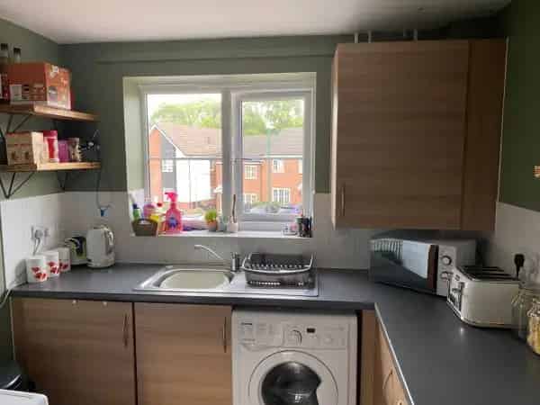2-Bedroom Apartment Near Shopping Center