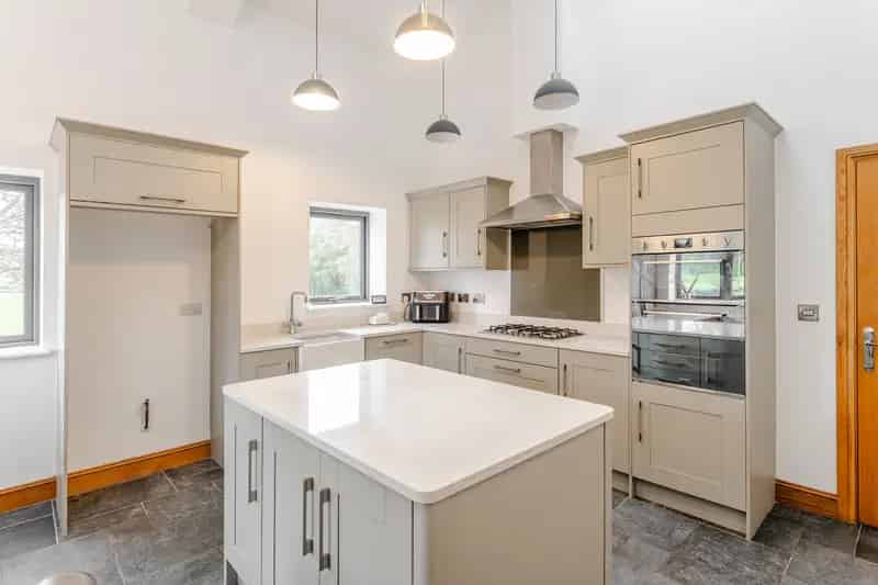 4 Bedroom Barn Conversion with 6 Acres