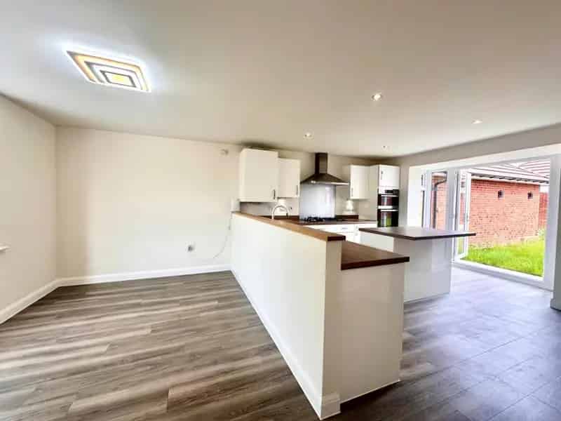 4 Bedroom Detached House To Let in Tamworth