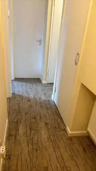 Large 2 Bed 3 Storage Cupboards First Floor Apartment