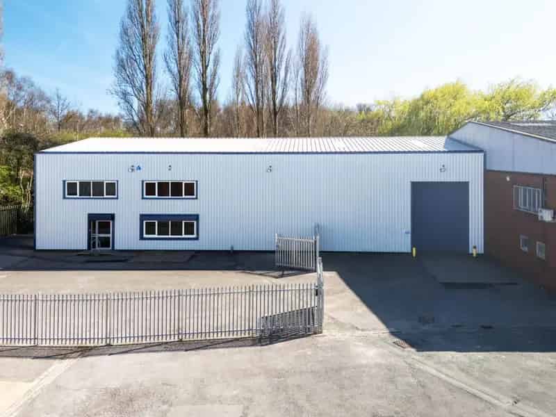 Refurbished Industrial Warehouse Units with High Eaves and Modern Amenities