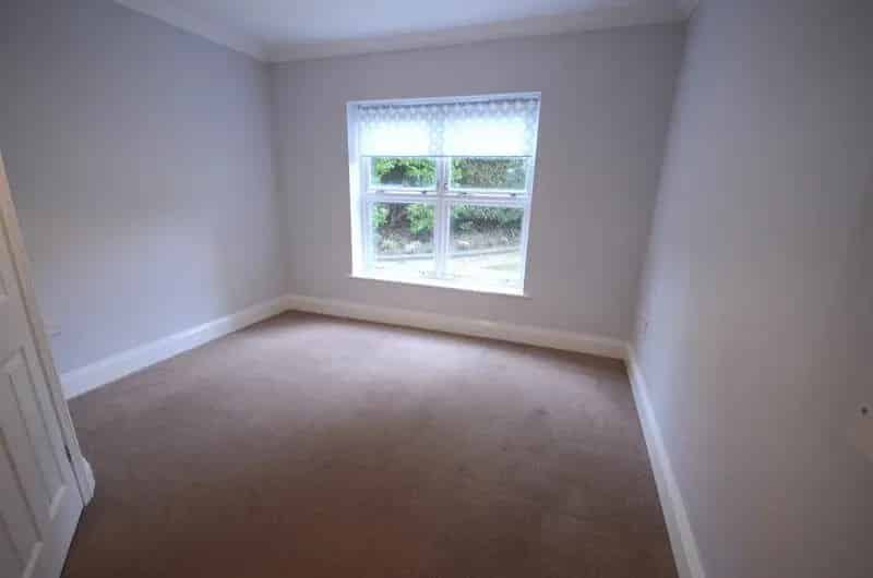 2 Bedroom Ground Floor Flat with Patio Eastcliff