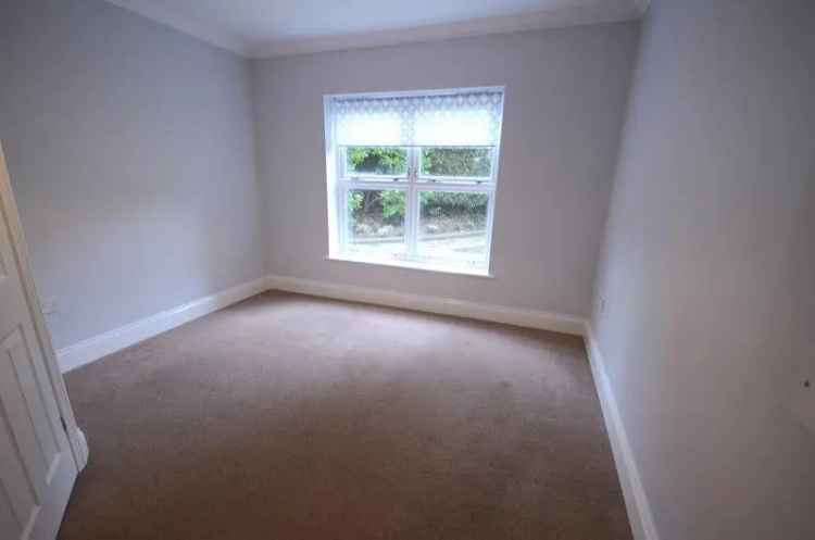 2 Bedroom Ground Floor Flat with Patio Eastcliff