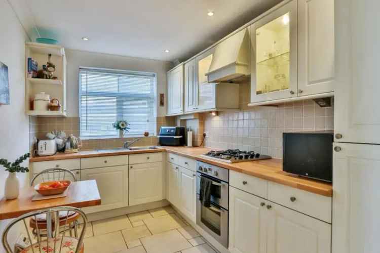 3 Bedroom Flat for Sale in East Cliff