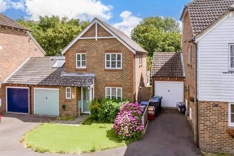 4 Bedroom Detached House for Sale Near Seafront