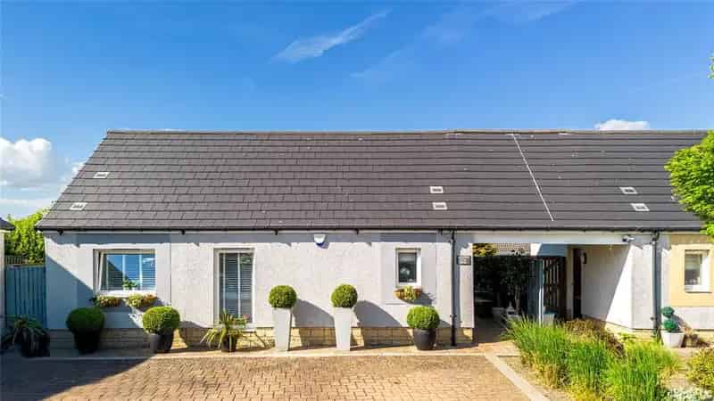 2 Bedroom Detached House for Sale Near Glasgow