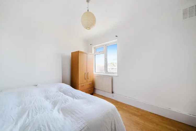 Two Double Bedroom Apartment with Communal Garden