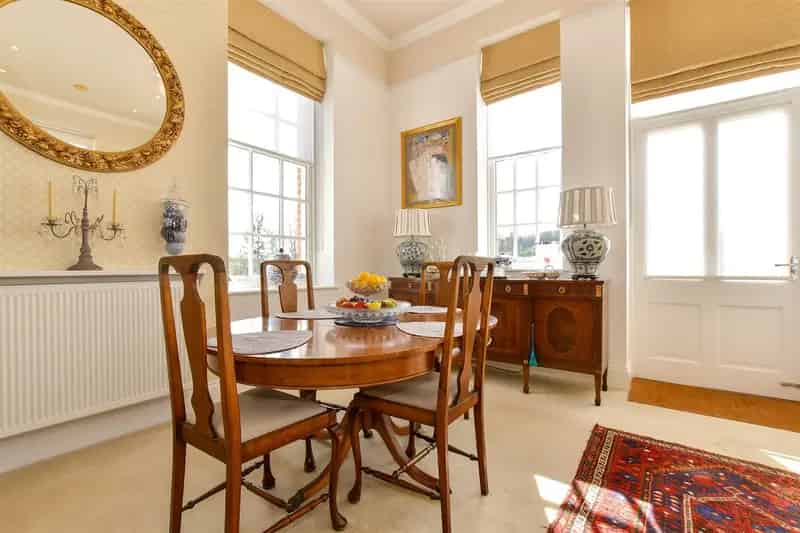2 Bedroom Flat for Sale in Whitecroft Park
