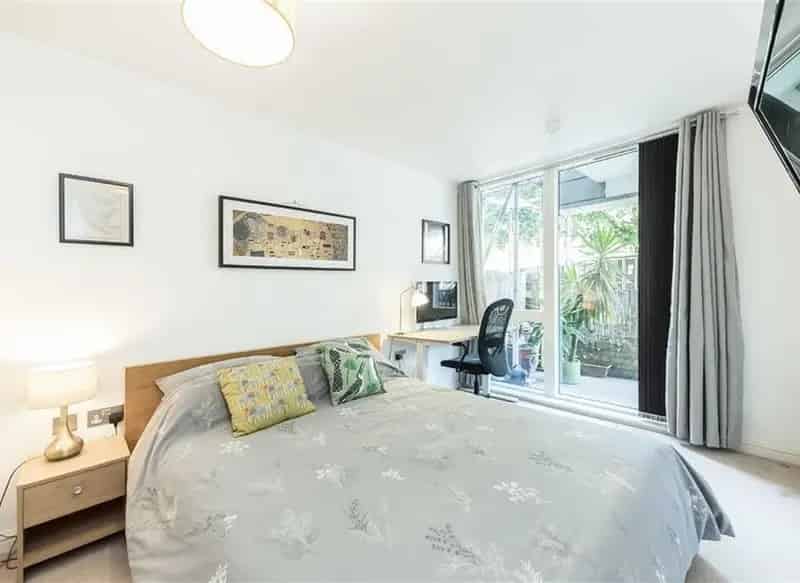 Two Double Bedroom Modern Apartment with Private Terrace