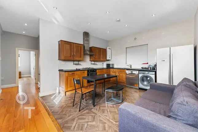 Flat to rent in Camden Road, London N7