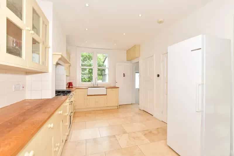 Edwardian Detached Family Home with 4 Bedrooms and Spacious Garden